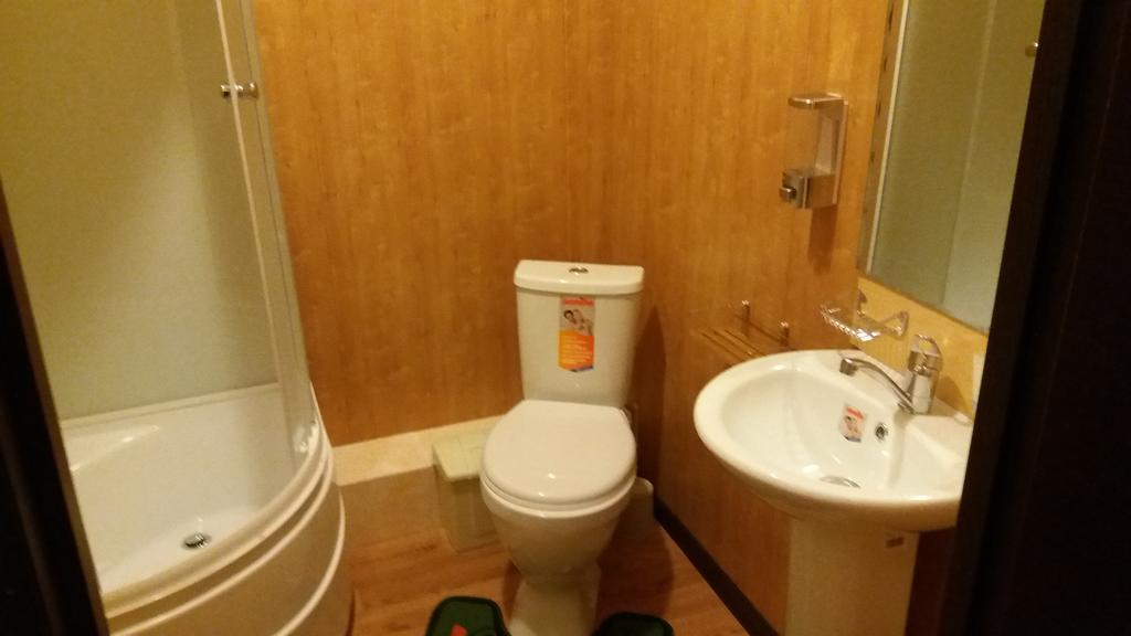 Nursat Guest House Astana Extérieur photo